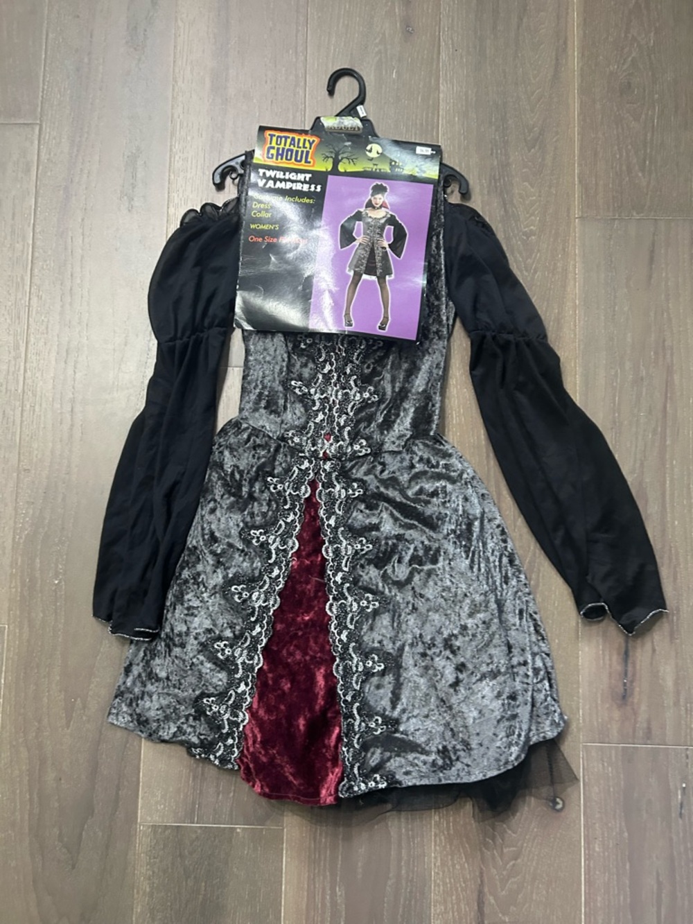 Totally Ghoul Twilight Vampire women’s vintage costume. NWT one size(hs)